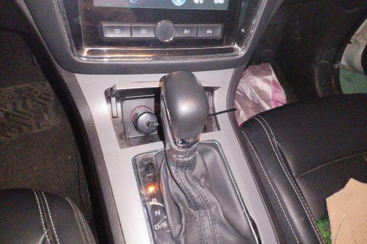 Used Roewe RX5 2019 20T Two-Wheel Drive Automatic 4G Connected Platinum Edition Gear Lever