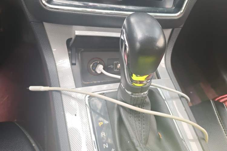 Used Roewe RX5 2019 20T Two-Wheel Drive Automatic 4G Connected Platinum Edition Gear Lever