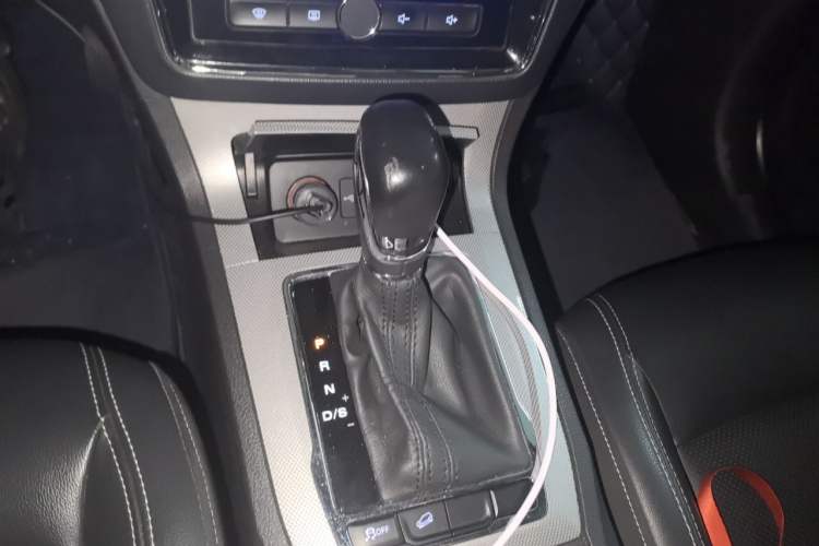 Used Roewe RX5 2019 20T Two-Wheel Drive Automatic Ali Smart Connectivity Platinum Edition Gear Lever