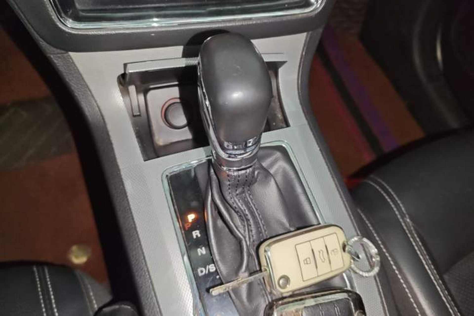 Used Roewe RX5 2019 20T Two-Wheel Drive Automatic 4G Connected Platinum Edition Gear Lever