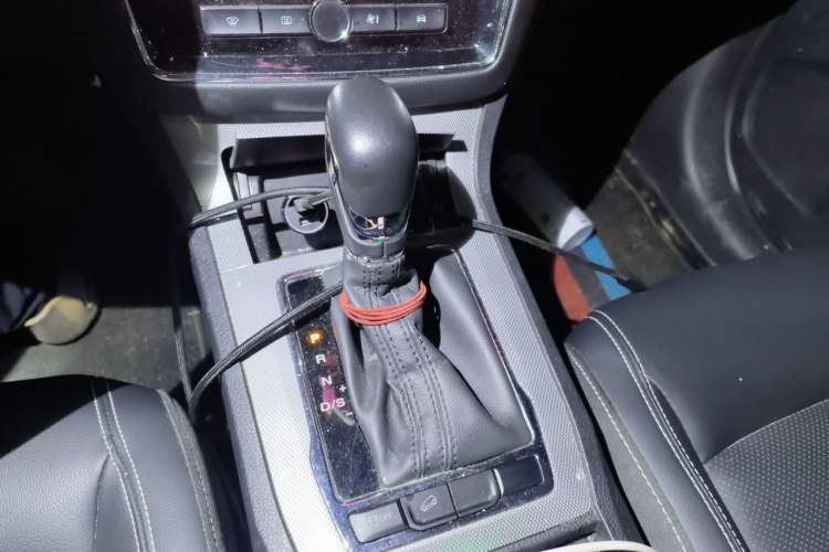 Used Roewe RX5 2019 20T Two-Wheel Drive Automatic 4G Connected Platinum Edition Gear Lever