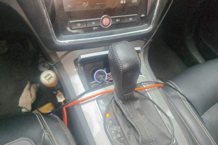Used Roewe RX5 2019 20T Two-Wheel Drive Automatic 4G Connected Platinum Edition Gear Lever