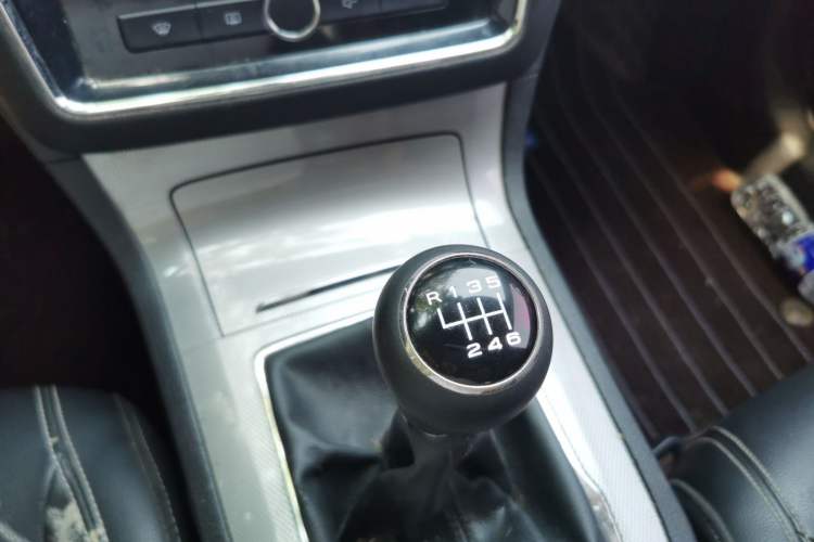 Used Roewe RX5 2019 20T Two-Wheel Drive Manual Ali Smart Network Platinum Edition Gear Lever
