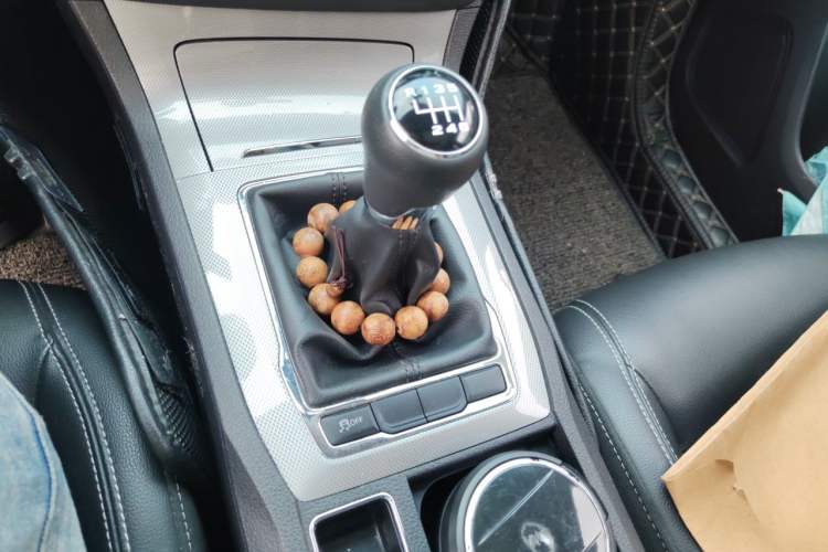 Used Roewe RX5 2019 20T Two-Wheel Drive Manual 4G Connect Platinum Edition Gear Lever
