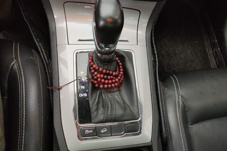 Used Roewe RX5 2019 20T Two-Wheel Drive Automatic 4G Connected Platinum Edition Gear Lever