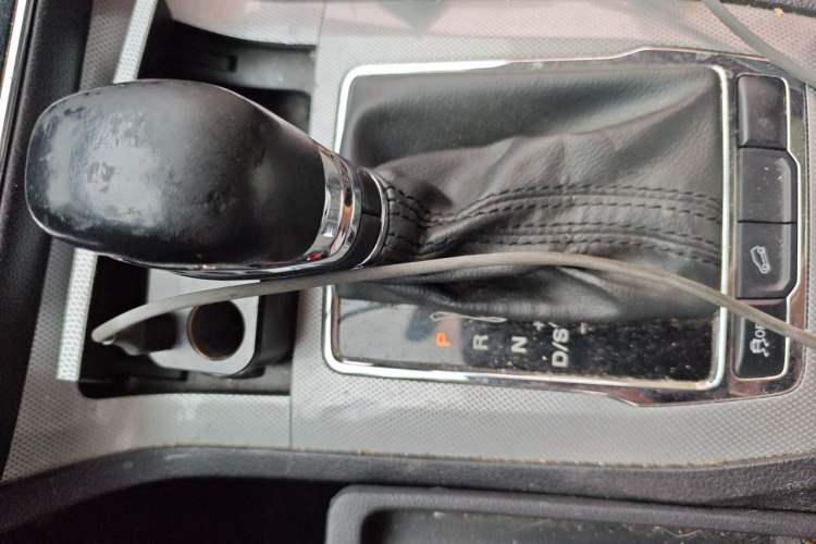Used Roewe RX5 2019 20T Two-Wheel Drive Automatic 4G Connected Platinum Edition Gear Lever