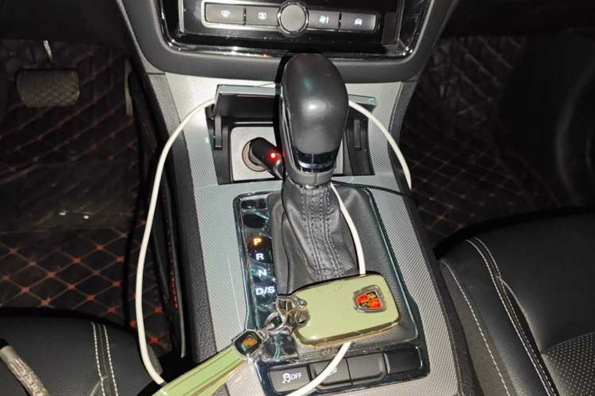 Used Roewe RX5 2019 20T Two-Wheel Drive Automatic 4G Connected Platinum Edition Gear Lever