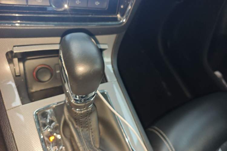 Used Roewe RX5 2019 20T Two-Wheel Drive Automatic Ali Smart Connectivity Platinum Edition Gear Lever