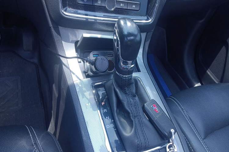 Used Roewe RX5 2019 20T Two-Wheel Drive Automatic 4G Connected Platinum Edition Gear Lever