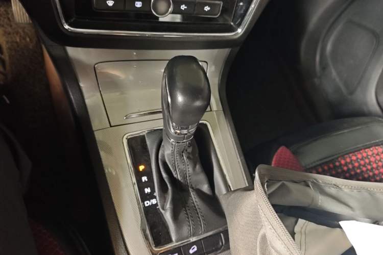 Used Roewe RX5 2019 20T Two-Wheel Drive Automatic Ali Smart Connectivity Platinum Edition Gear Lever