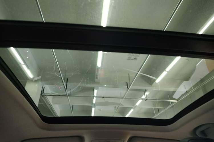 Used Roewe RX5 2019 20T Two-Wheel Drive Automatic 4G Connected Platinum Edition Headliner
