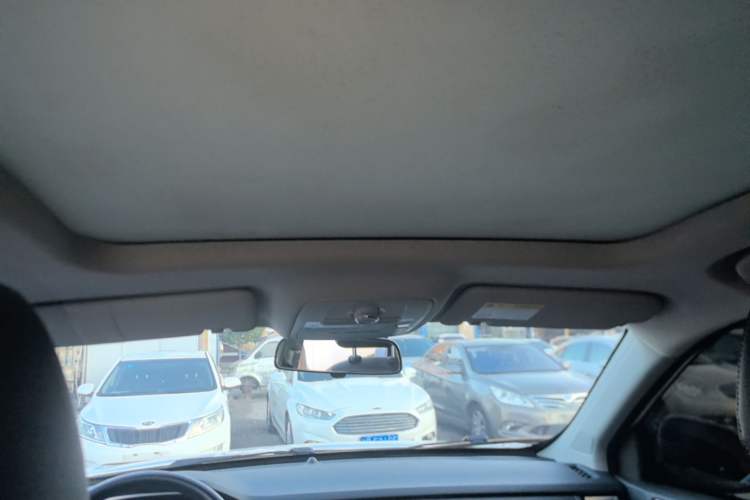 Used Roewe RX5 2019 20T Two-Wheel Drive Automatic 4G Connected Platinum Edition Headliner