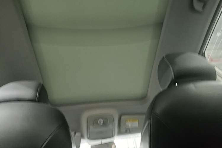 Used Roewe RX5 2019 20T Two-Wheel Drive Automatic 4G Connected Platinum Edition Headliner