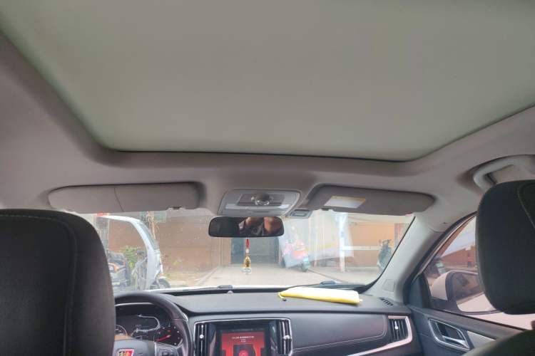 Used Roewe RX5 2019 20T Two-Wheel Drive Automatic 4G Connected Platinum Edition Headliner