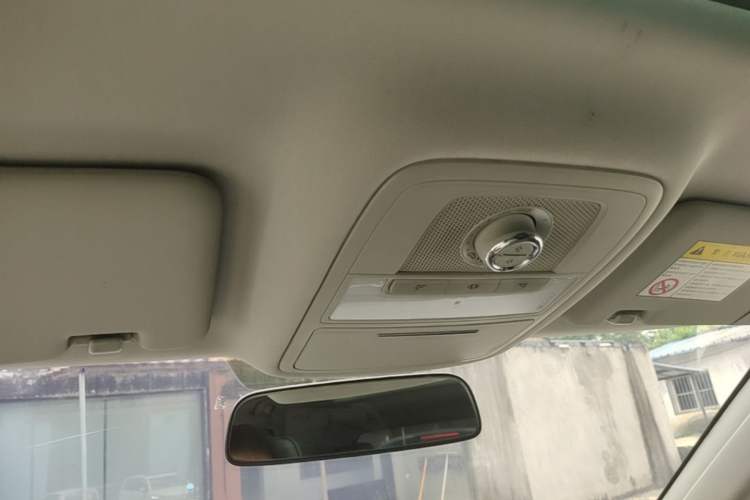 Used Roewe RX5 2019 20T Two-Wheel Drive Automatic Ali Smart Connectivity Platinum Edition Headliner