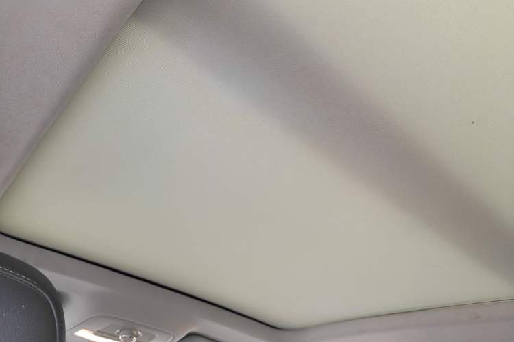 Used Roewe RX5 2019 20T Two-Wheel Drive Automatic 4G Connected Platinum Edition Headliner