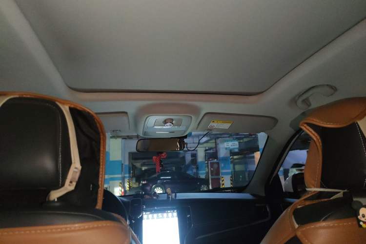 Used Roewe RX5 2019 20T Two-Wheel Drive Automatic 4G Connected Platinum Edition Headliner
