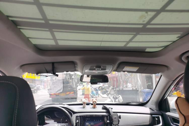 Used Roewe RX5 2019 20T Two-Wheel Drive Automatic Ali Smart Connectivity Platinum Edition Headliner