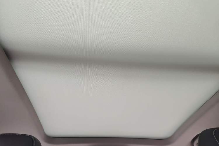 Used Roewe RX5 2019 20T Two-Wheel Drive Automatic Ali Smart Connectivity Platinum Edition Headliner