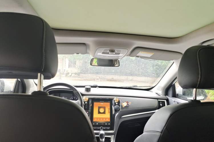 Used Roewe RX5 2019 20T Two-Wheel Drive Automatic 4G Connected Platinum Edition Headliner