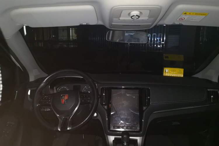 Used Roewe RX5 2019 20T Two-Wheel Drive Automatic Ali Smart Connectivity Platinum Edition Headliner