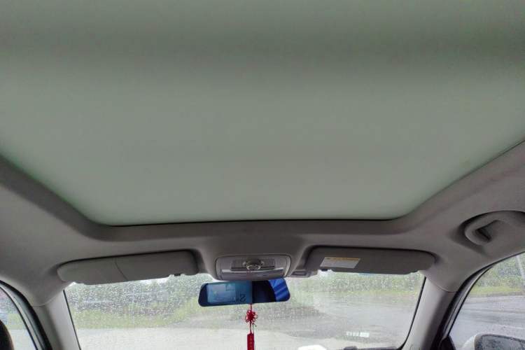 Used Roewe RX5 2019 20T Two-Wheel Drive Automatic 4G Connected Platinum Edition Headliner