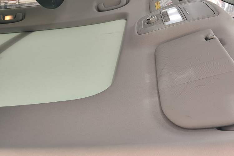 Used Roewe RX5 2019 20T Two-Wheel Drive Automatic 4G Connected Platinum Edition Headliner