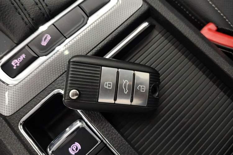Used Roewe RX5 2019 20T Two-Wheel Drive Automatic 4G Connected Platinum Edition Interior 1