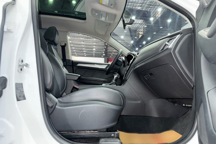 Used Roewe RX5 2019 20T Two-Wheel Drive Automatic Ali Smart Connectivity Platinum Edition Interior 1