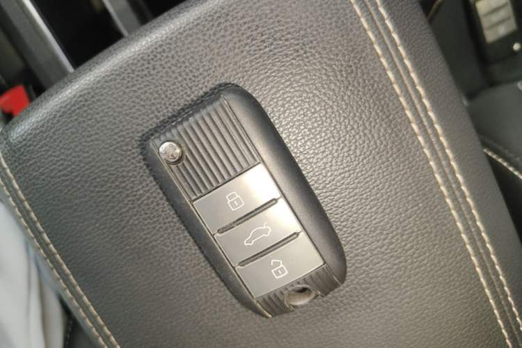 Used Roewe RX5 2019 20T Two-Wheel Drive Automatic 4G Connected Platinum Edition Interior 1