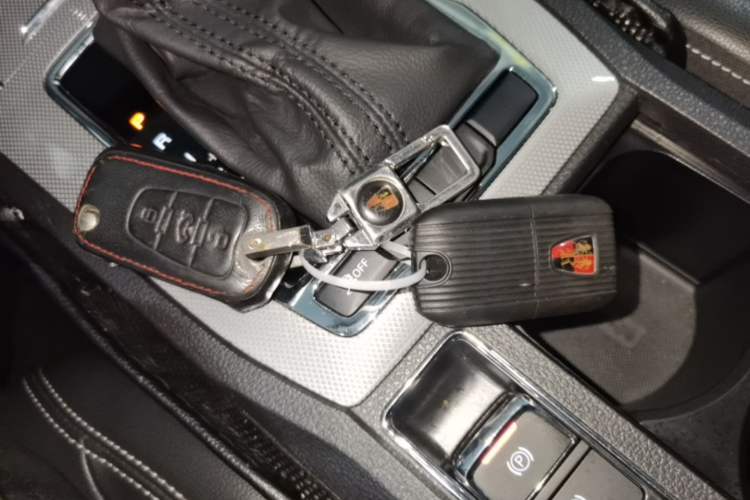 Used Roewe RX5 2019 20T Two-Wheel Drive Automatic Ali Smart Connectivity Platinum Edition Interior 1