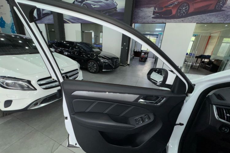 Used Roewe RX5 2019 20T Two-Wheel Drive Automatic Ali Smart Connectivity Platinum Edition Interior 12