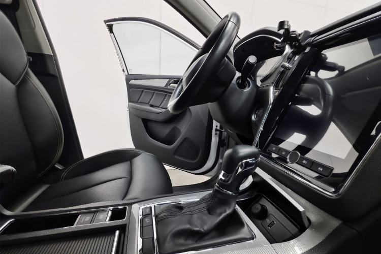 Used Roewe RX5 2019 20T Two-Wheel Drive Automatic 4G Connected Platinum Edition Interior 3