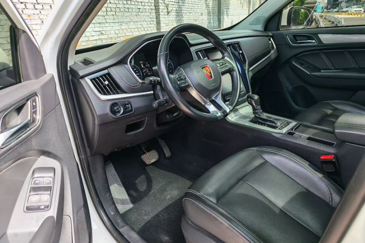 Used Roewe RX5 2019 20T Two-Wheel Drive Automatic 4G Connected Platinum Edition Interior 3