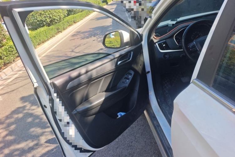 Used Roewe RX5 2019 20T Two-Wheel Drive Automatic 4G Connected Platinum Edition Interior 3