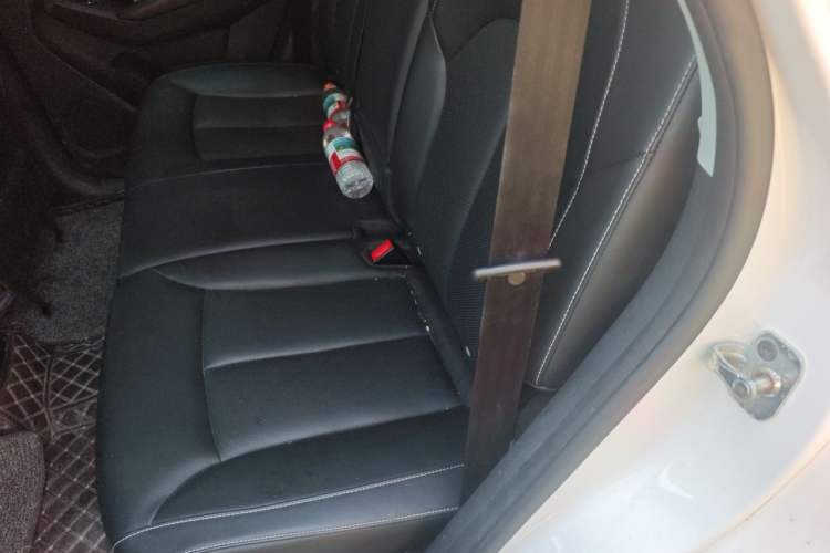 Used Roewe RX5 2019 20T Two-Wheel Drive Automatic 4G Connected Platinum Edition Interior 4