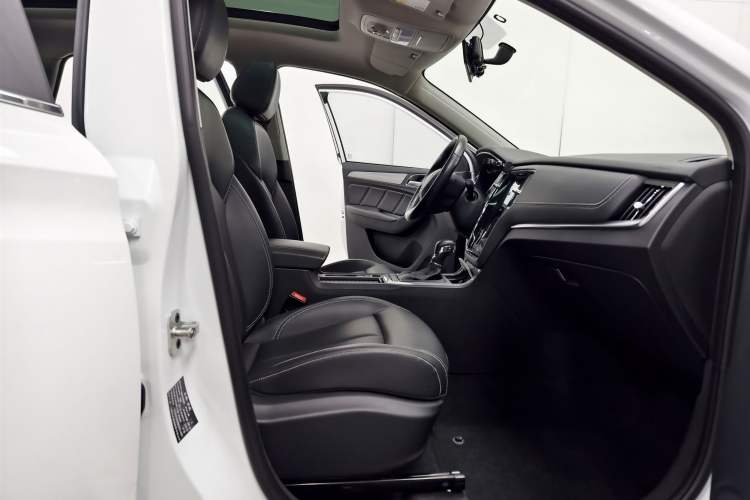 Used Roewe RX5 2019 20T Two-Wheel Drive Automatic 4G Connected Platinum Edition Interior 8