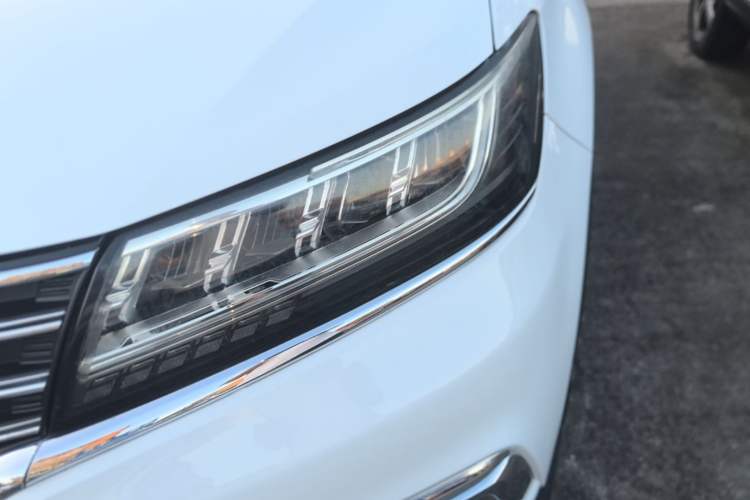 Used Roewe RX5 2019 20T Two-Wheel Drive Automatic 4G Connected Platinum Edition Left Front Headlight