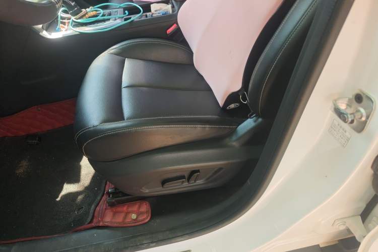 Used Roewe RX5 2019 20T Two-Wheel Drive Automatic 4G Connected Platinum Edition Left Front Seat