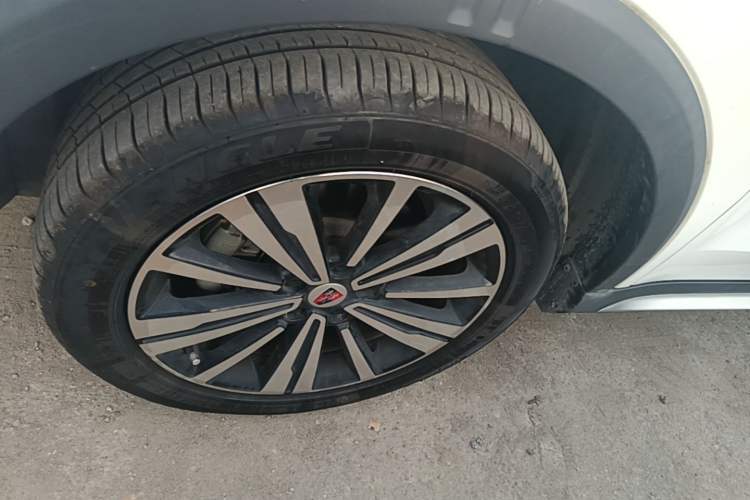 Used Roewe RX5 2019 20T Two-Wheel Drive Automatic Ali Smart Connectivity Platinum Edition Left Front Wheel Hub