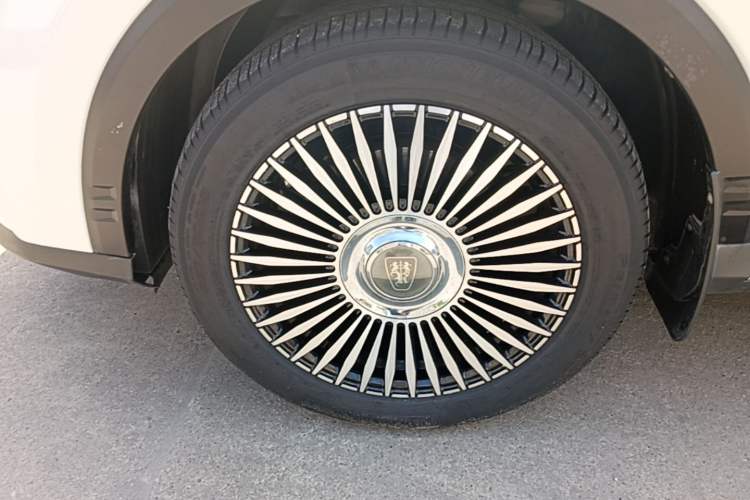 Used Roewe RX5 2019 30T Two-Wheel Drive Automatic Ali SmartConnect Platinum Edition Left Front Wheel Hub
