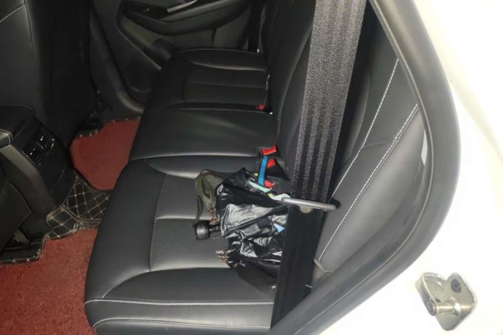 Used Roewe RX5 2019 20T Two-Wheel Drive Automatic Ali Smart Connectivity Platinum Edition Left Rear Seat