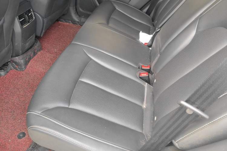 Used Roewe RX5 2019 20T Two-Wheel Drive Automatic 4G Connected Platinum Edition Left Rear Seat