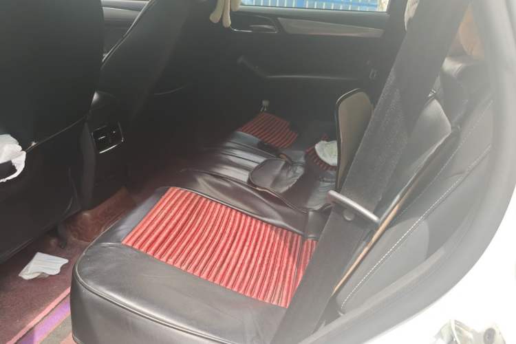 Used Roewe RX5 2019 20T Two-Wheel Drive Automatic 4G Connected Platinum Edition Left Rear Seat