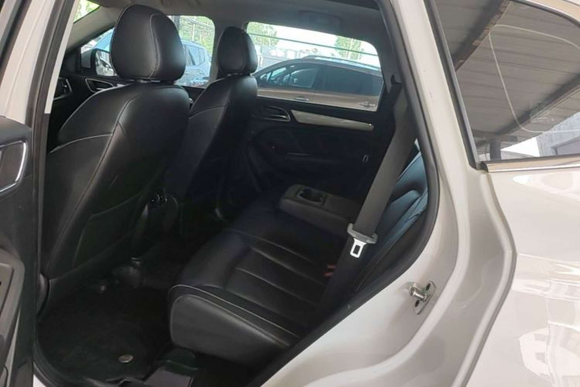Used Roewe RX5 2019 20T Two-Wheel Drive Automatic 4G Connected Platinum Edition Left Rear Seat