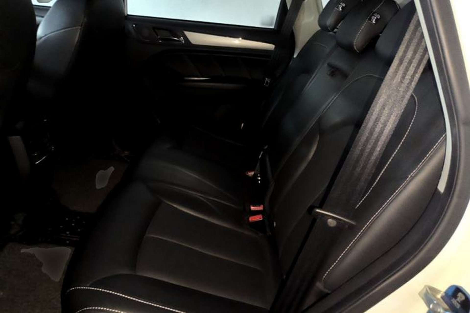 Used Roewe RX5 2019 20T Two-Wheel Drive Automatic 4G Connected Platinum Edition Left Rear Seat