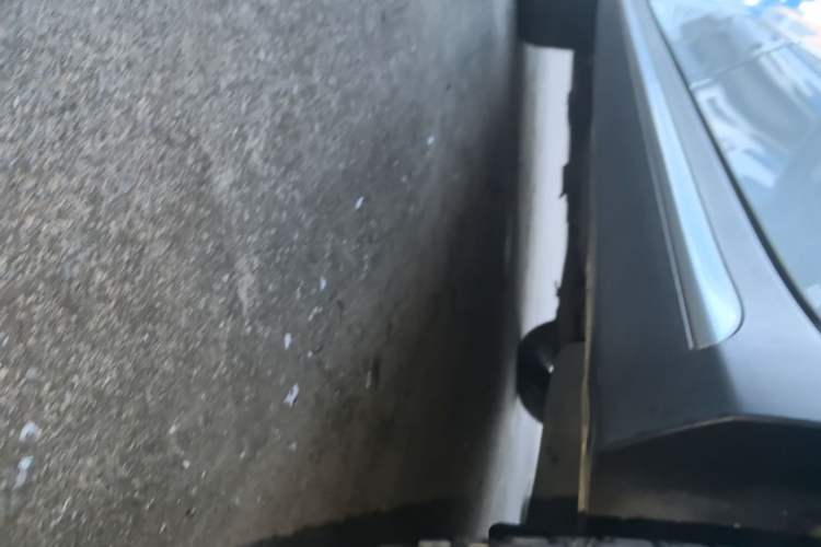 Used Roewe RX5 2019 20T Two-Wheel Drive Automatic 4G Connected Platinum Edition Left Side Sill