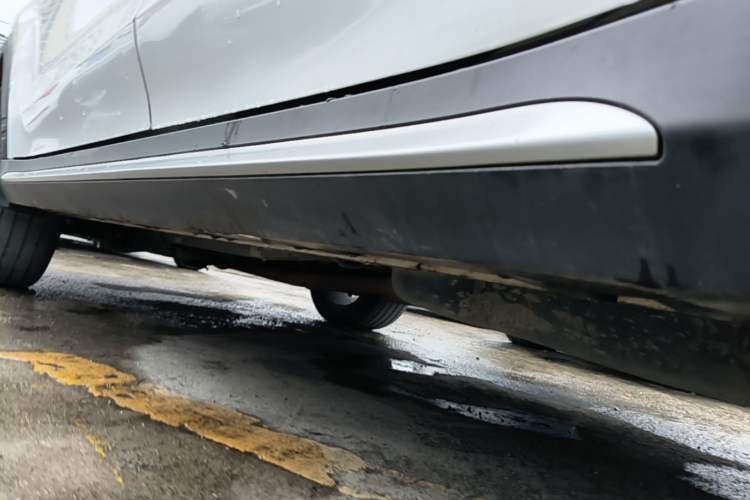 Used Roewe RX5 2019 20T Two-Wheel Drive Automatic 4G Connected Platinum Edition Left Side Sill