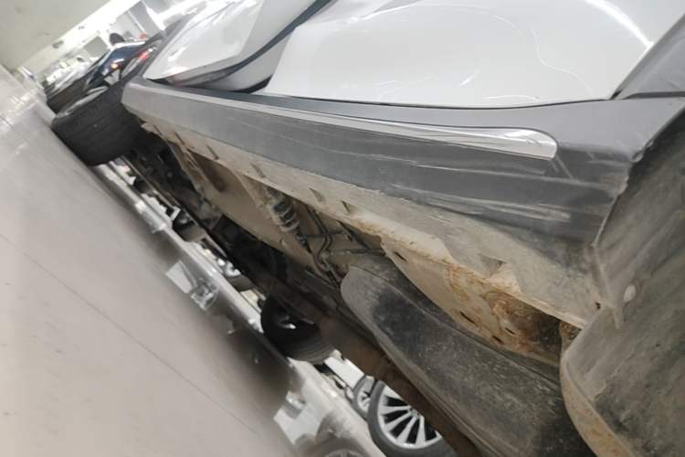 Used Roewe RX5 2019 20T Two-Wheel Drive Automatic 4G Connected Platinum Edition Left Side Sill