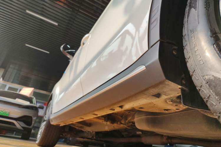 Used Roewe RX5 2019 20T Two-Wheel Drive Automatic 4G Connected Platinum Edition Left Side Sill